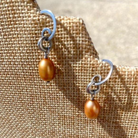 Silpapa Sterling Silver with Gold Pearl Earrings - Picture 1 of 3